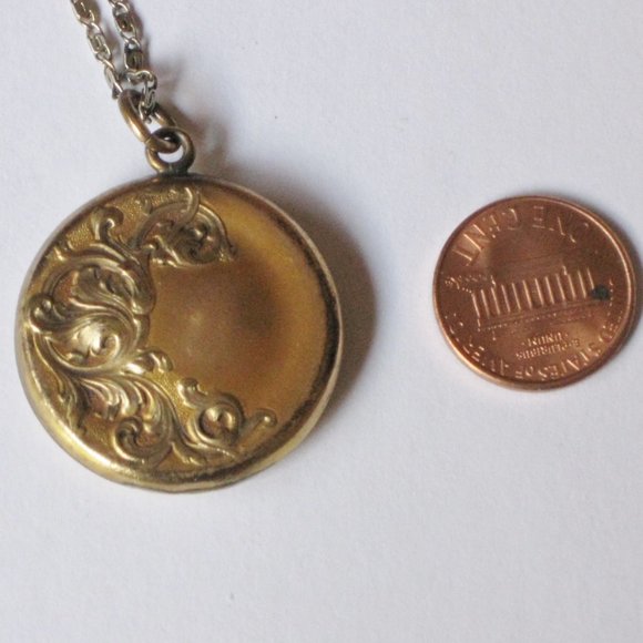 Antique Double Photo Locket 1912-Wightman & Hough/W&H CO-Engraved on 30" Chain - Picture 7 of 10